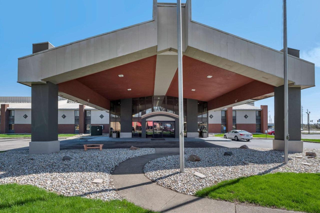 Hotel Suburban *