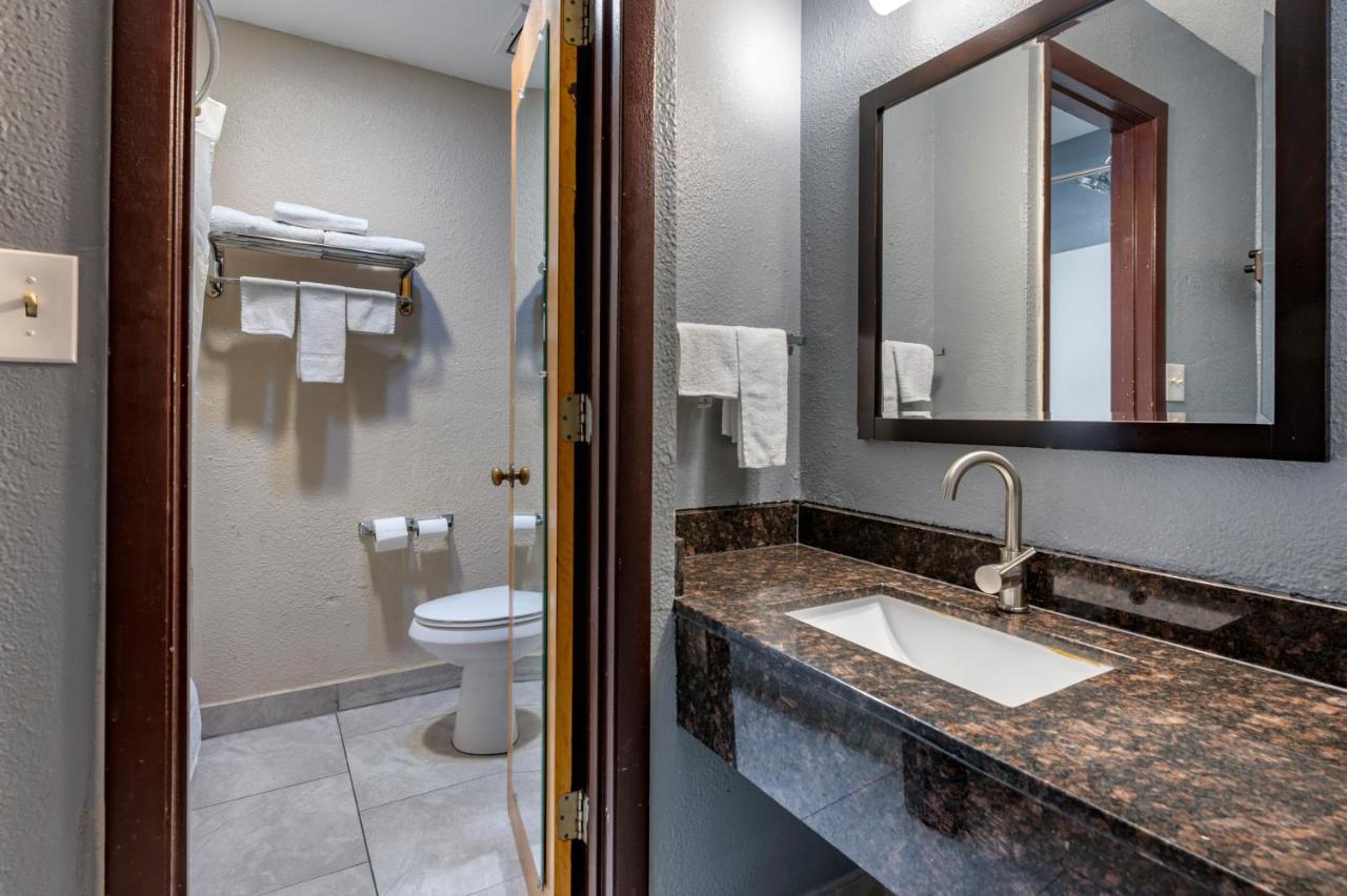 Hotel Suburban Lafayette