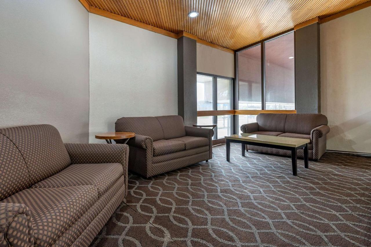 Suburban Hotel